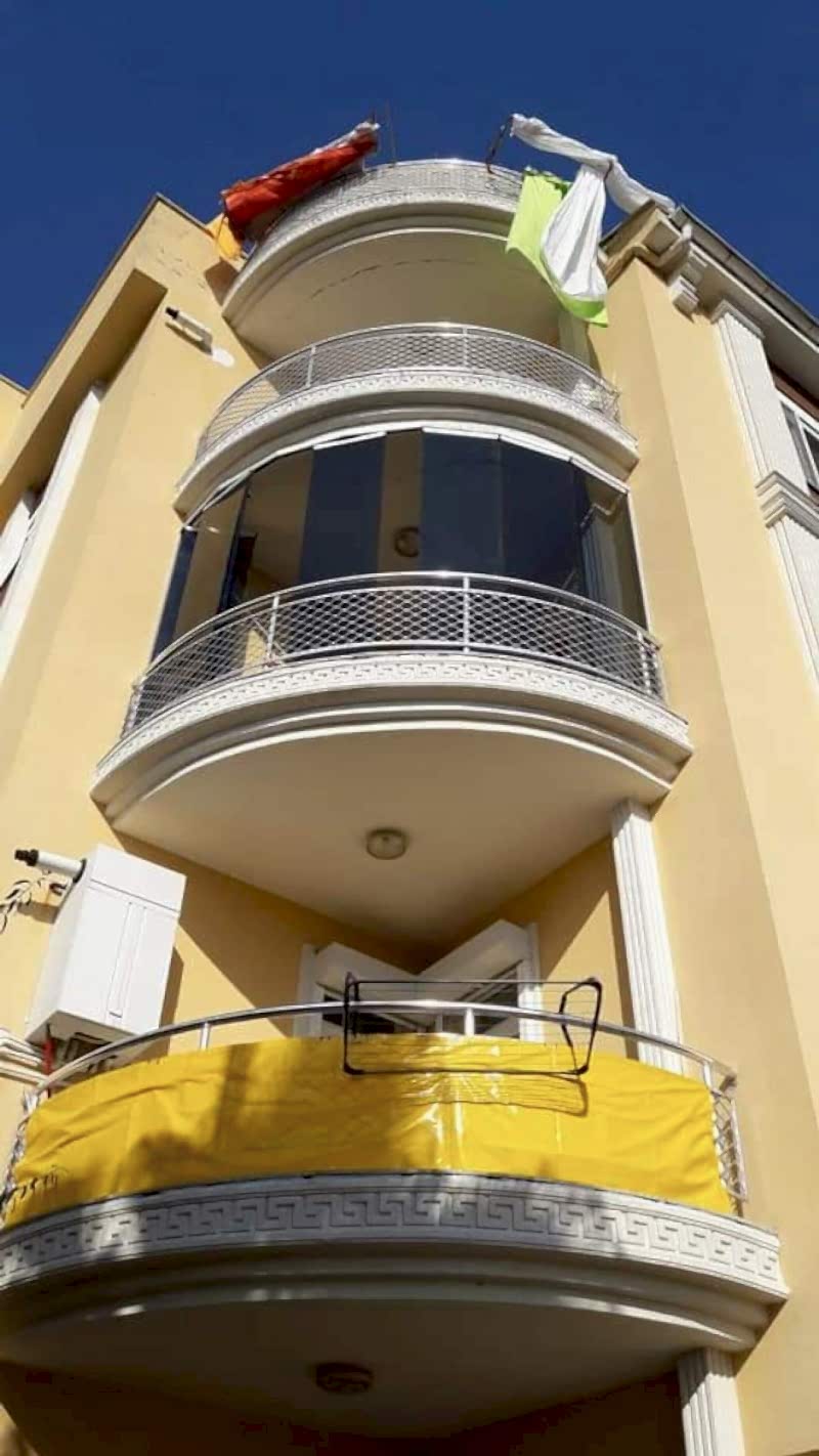 Oval Katlanır cam balkon